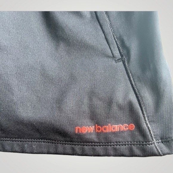 NEW Balance Women’s lightning dry, full zip top. - Picture 3 of 4
